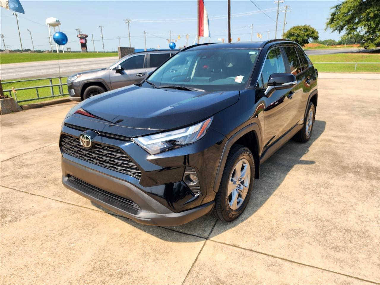 Toyota RAV4 Hybrid XLE 2025
