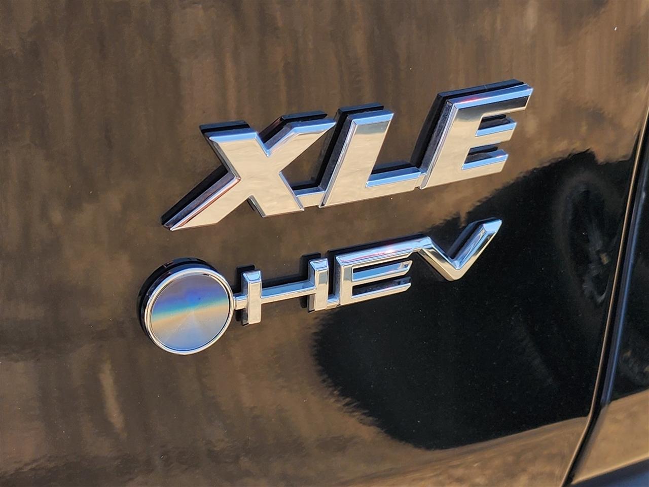 Toyota RAV4 Hybrid XLE 2025