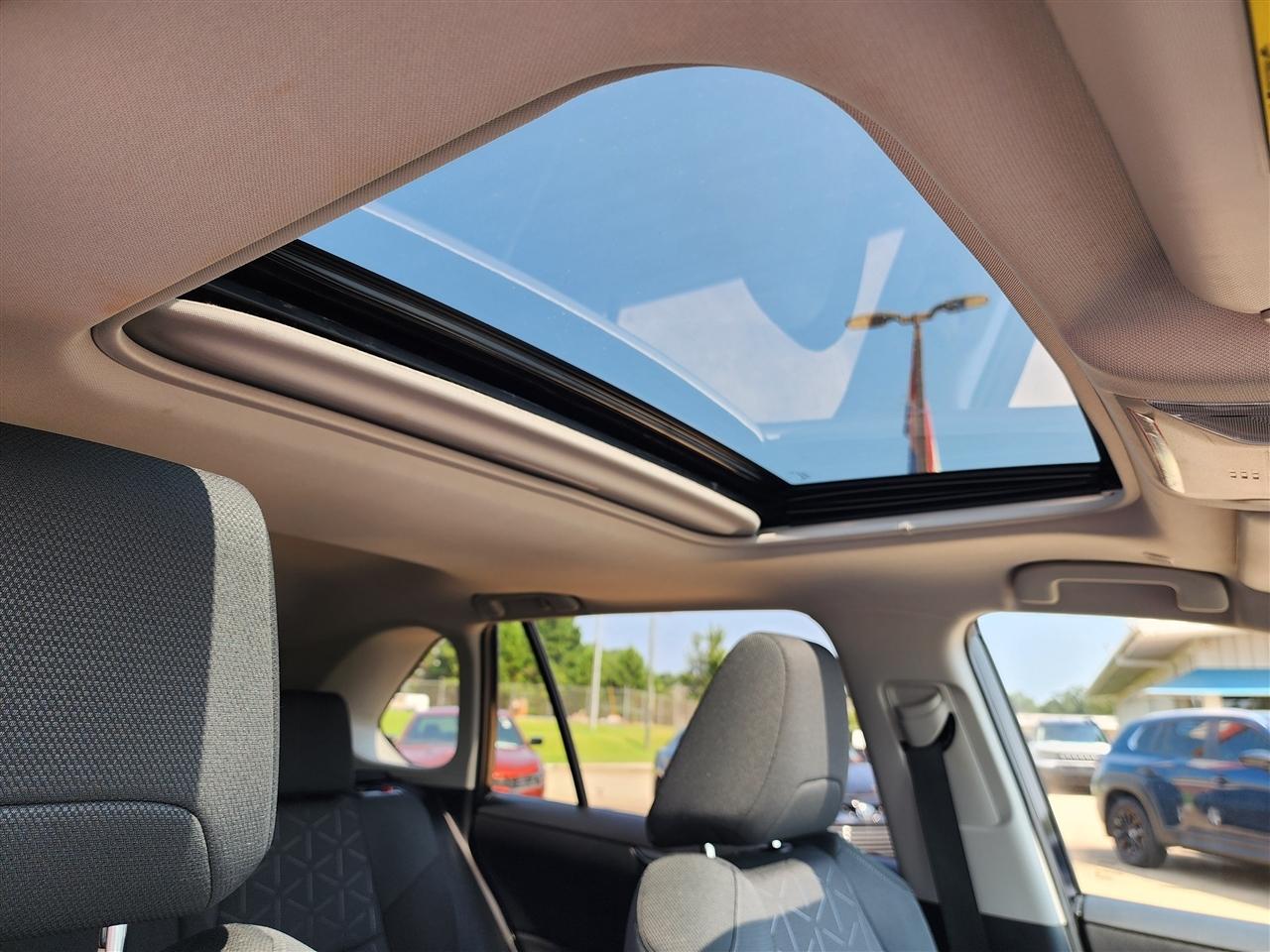 Toyota RAV4 Hybrid XLE 2025