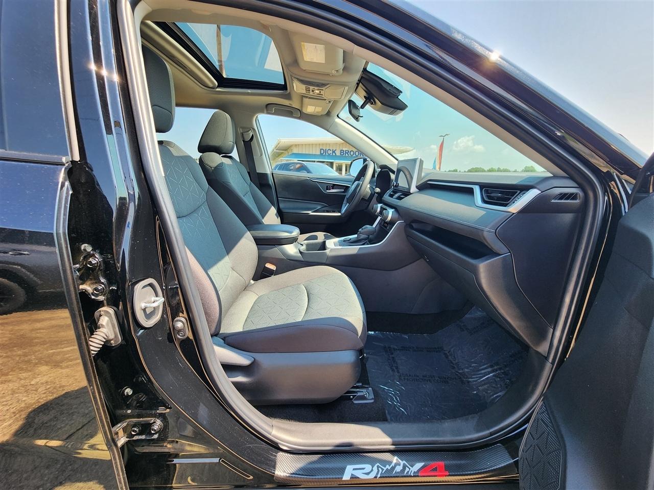 Toyota RAV4 Hybrid XLE 2025