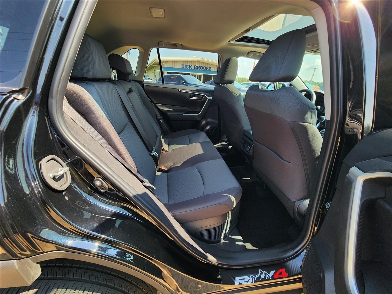 Toyota RAV4 Hybrid XLE 2025