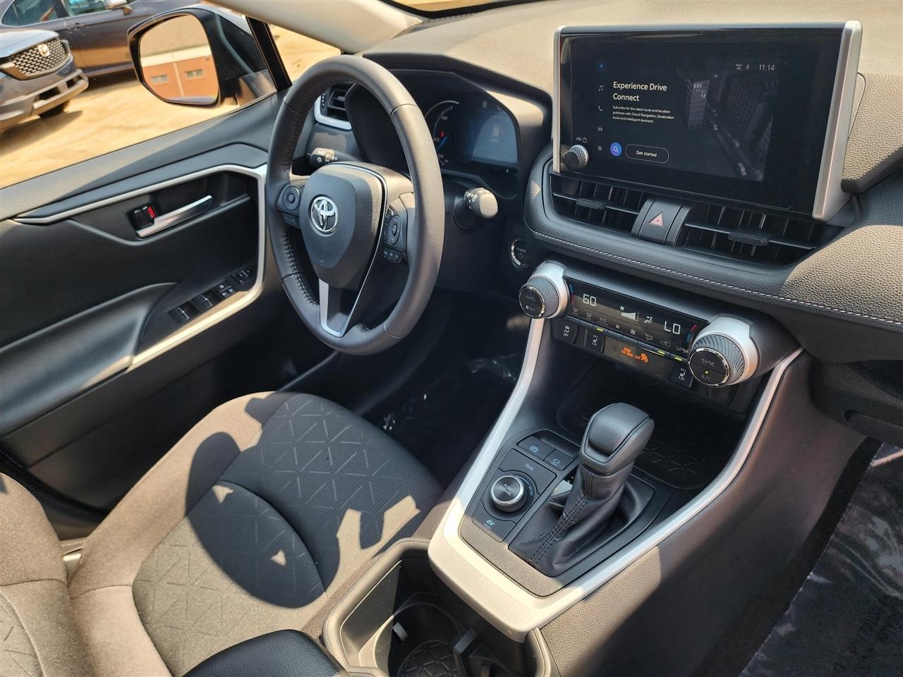 Toyota RAV4 Hybrid XLE 2025