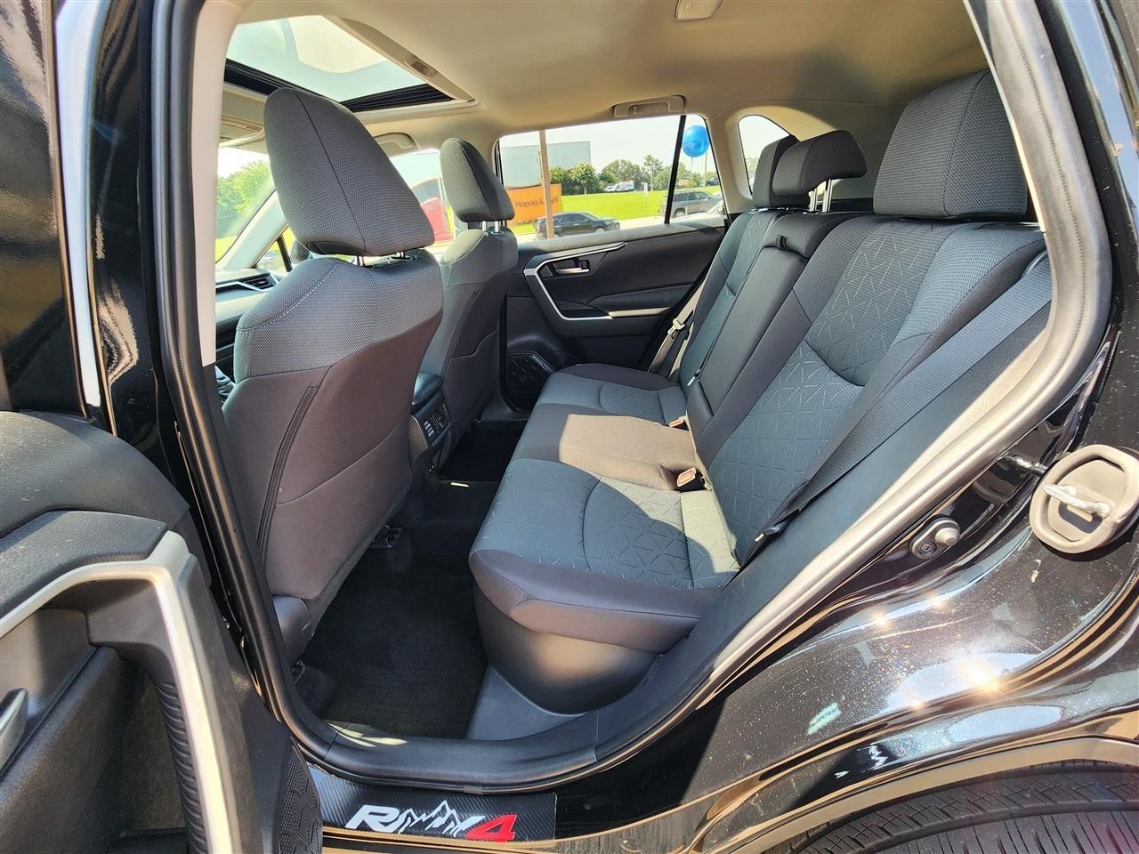 Toyota RAV4 Hybrid XLE 2025
