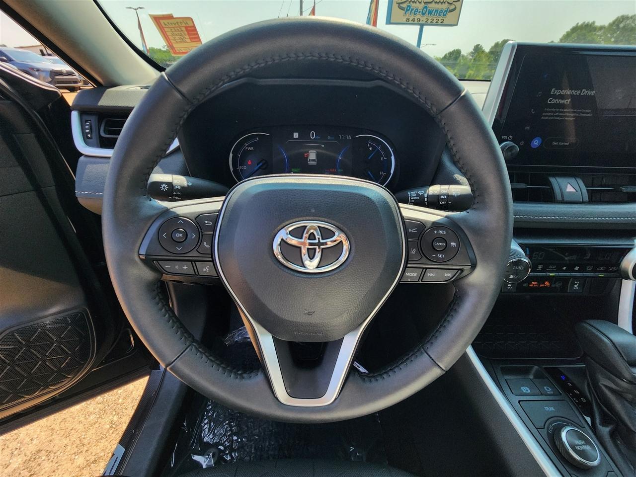 Toyota RAV4 Hybrid XLE 2025