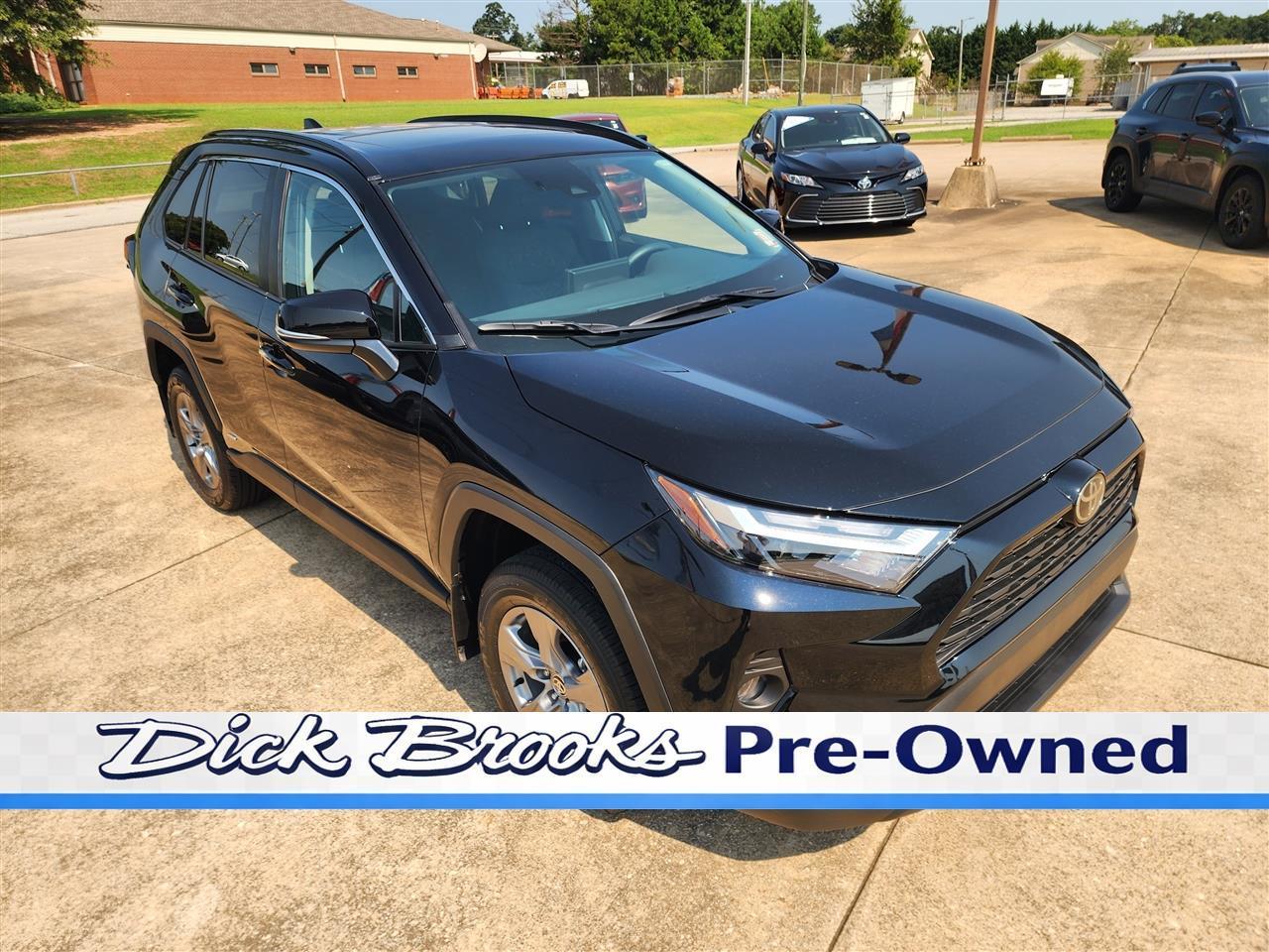 Toyota RAV4 Hybrid XLE 2025