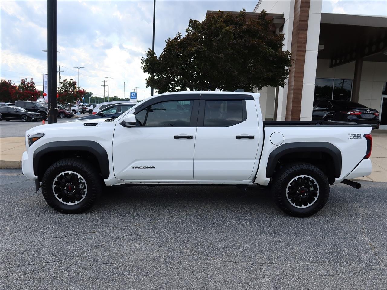 Toyota Tacoma Double Cab 4WD 2025