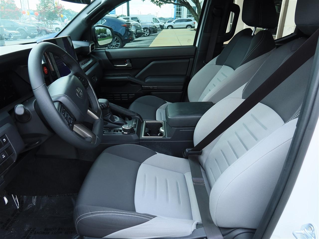 Toyota Tacoma Double Cab 4WD 2025