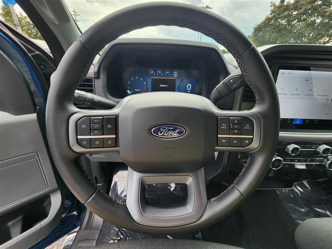 Ford F-150 XLT SuperCrew 4WD 2025