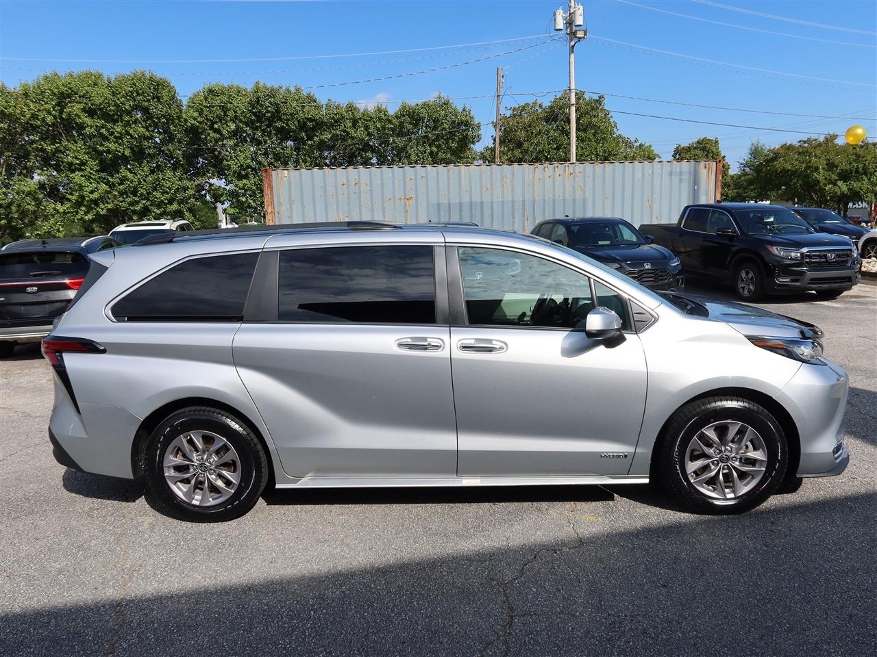 Toyota Sienna XLE 7-Passenger 2021