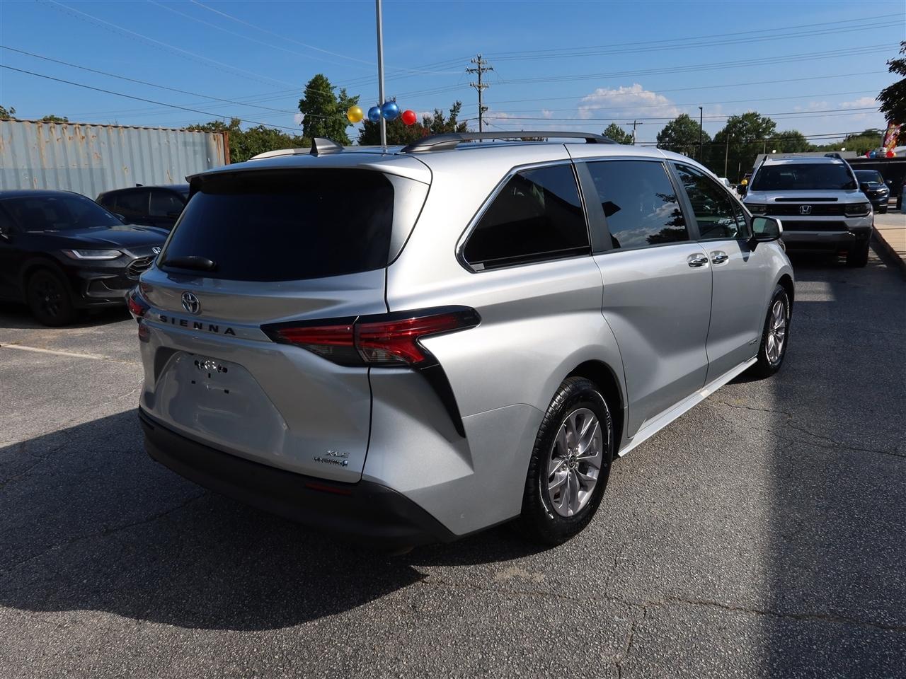 Toyota Sienna XLE 7-Passenger 2021