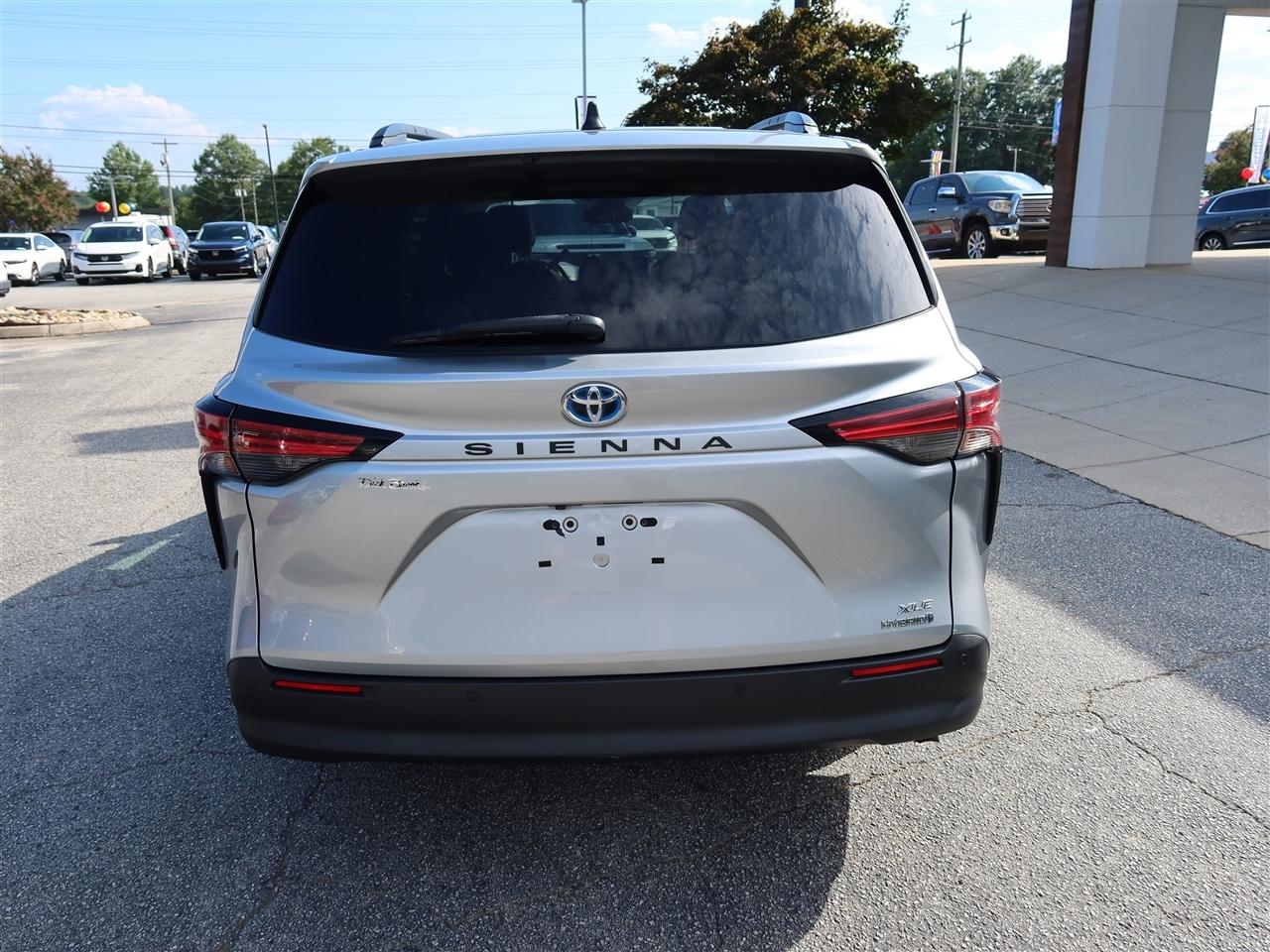Toyota Sienna XLE 7-Passenger 2021