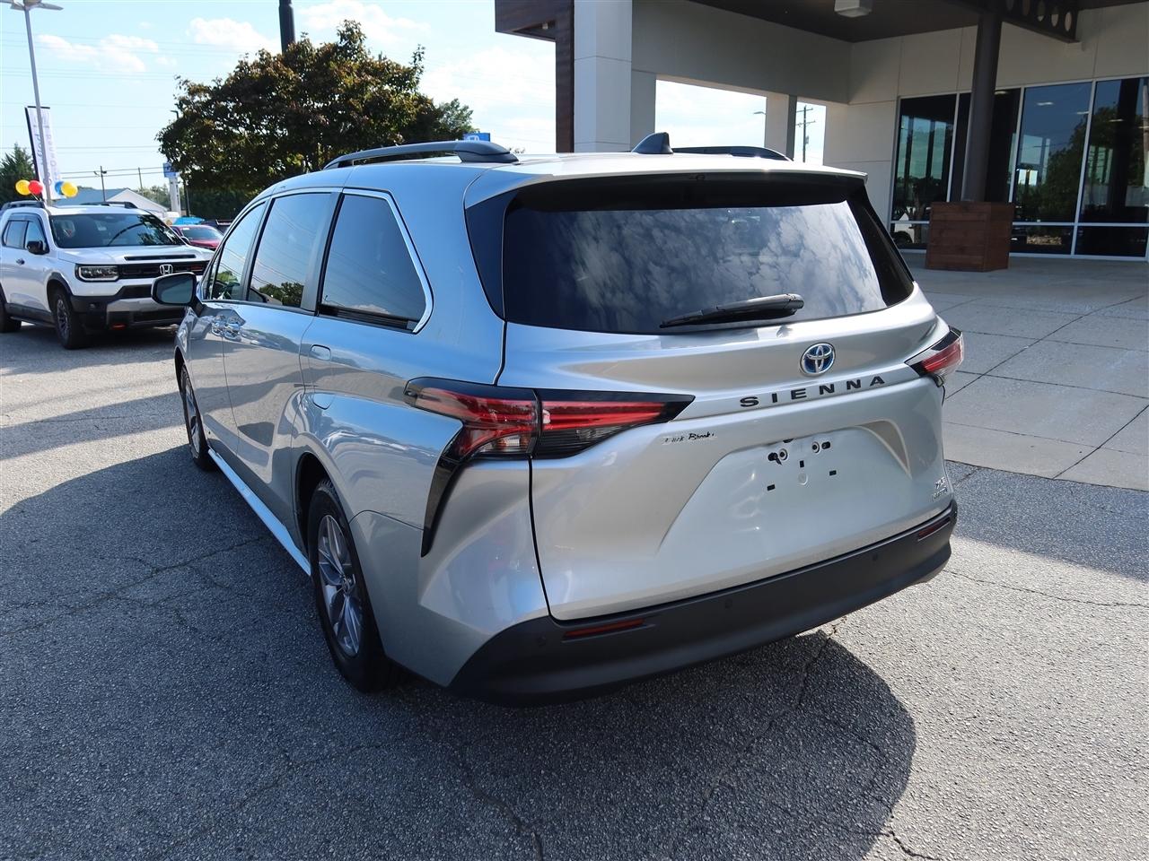 Toyota Sienna XLE 7-Passenger 2021