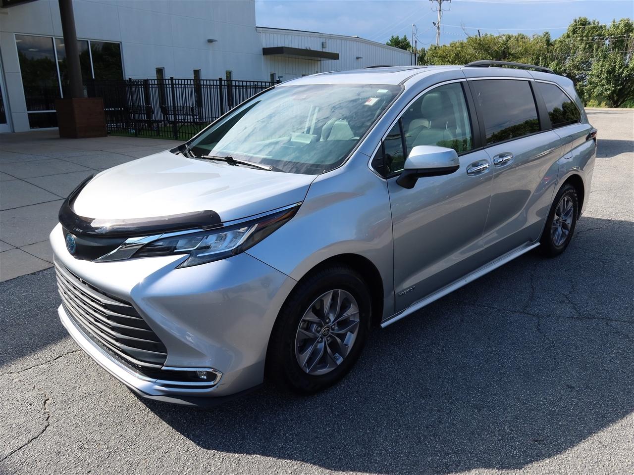 Toyota Sienna XLE 7-Passenger 2021
