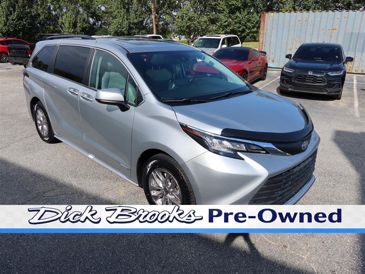 Toyota Sienna XLE 7-Passenger 2021