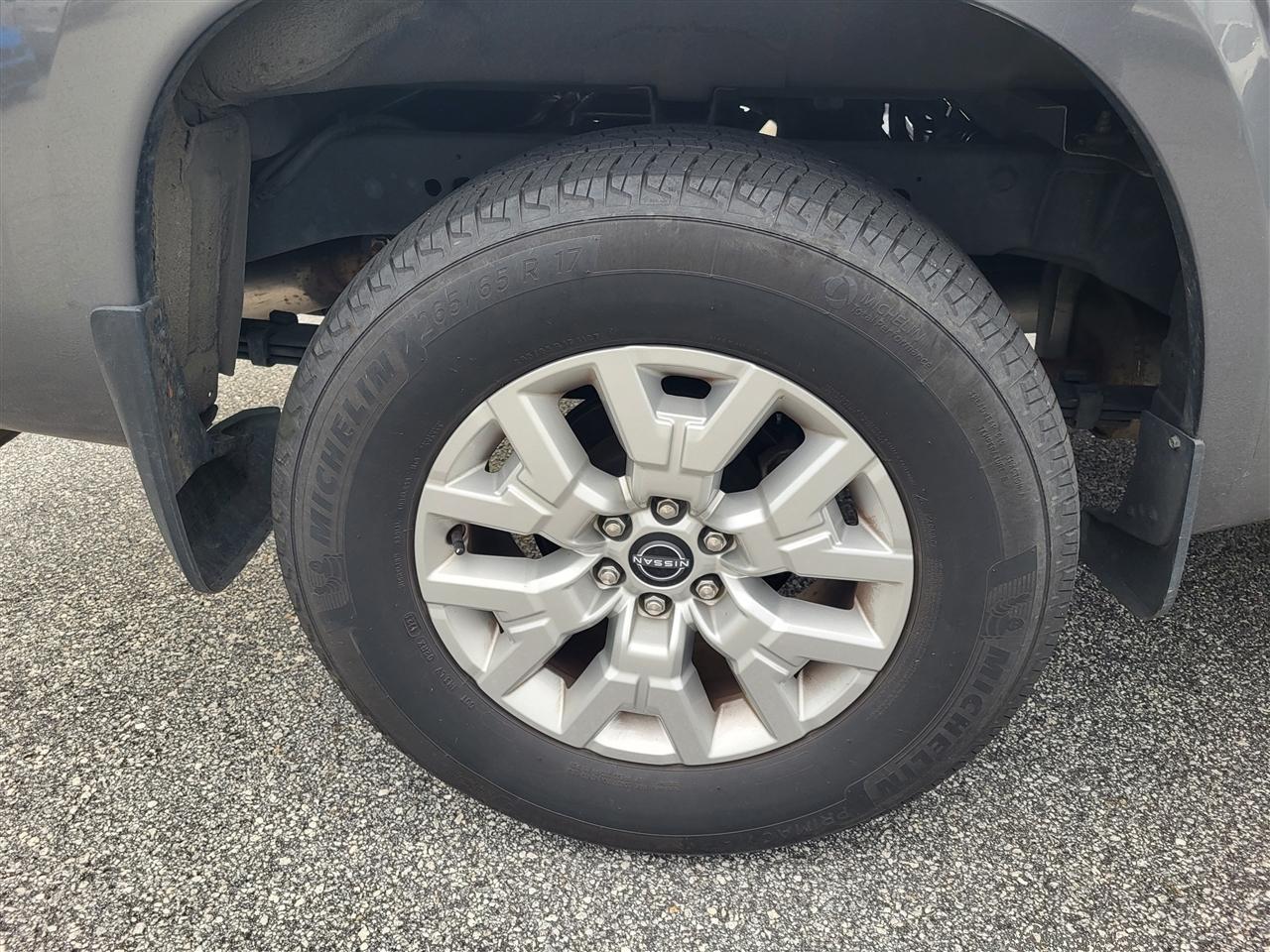 Nissan Frontier SV Crew Cab 4WD 2024