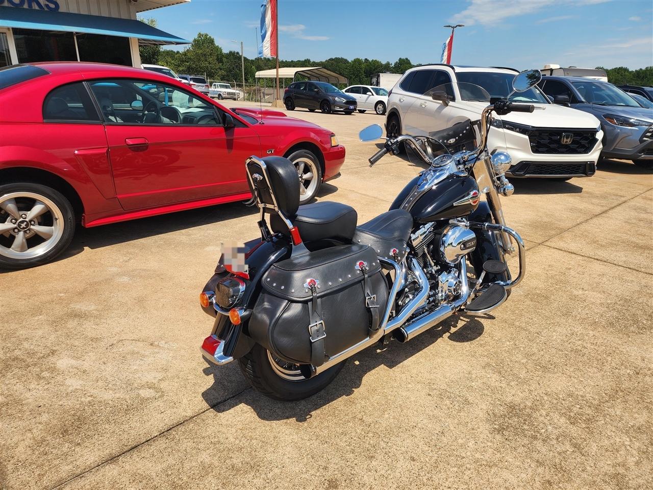 Harley-Davidson FLSTC103  2017