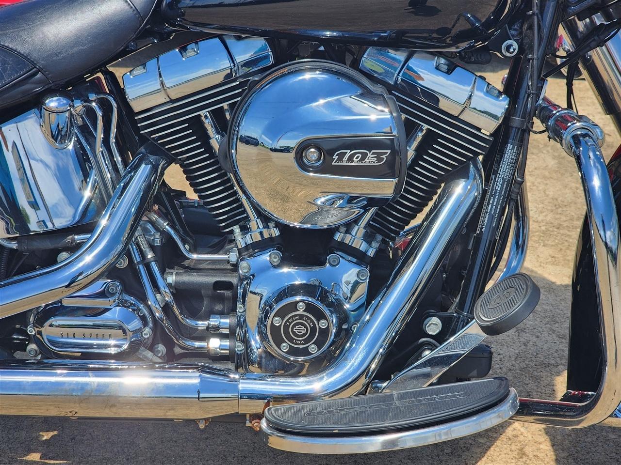 Harley-Davidson FLSTC103  2017