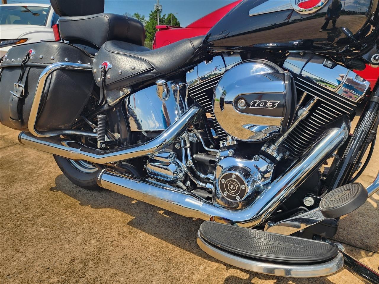 Harley-Davidson FLSTC103  2017