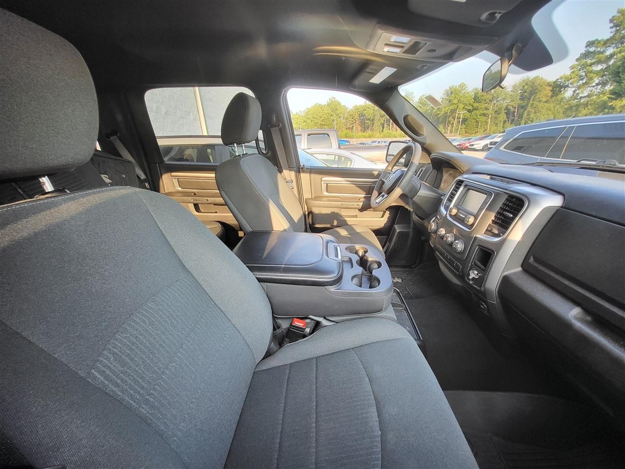 RAM 1500 Classic Tradesman Crew Cab SWB 4WD 2024
