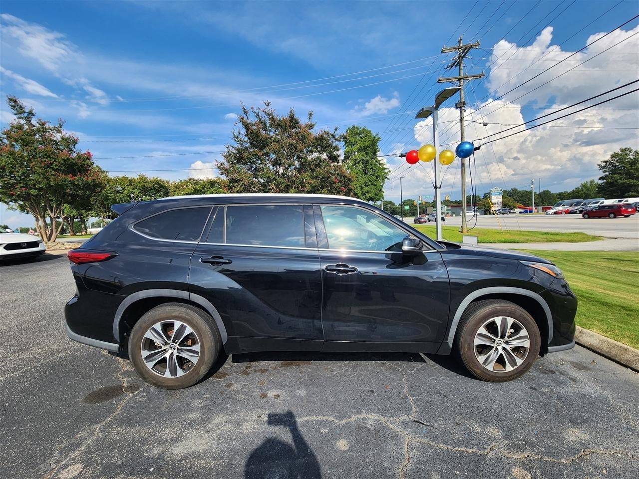 Toyota Highlander XLE FWD V6 2022