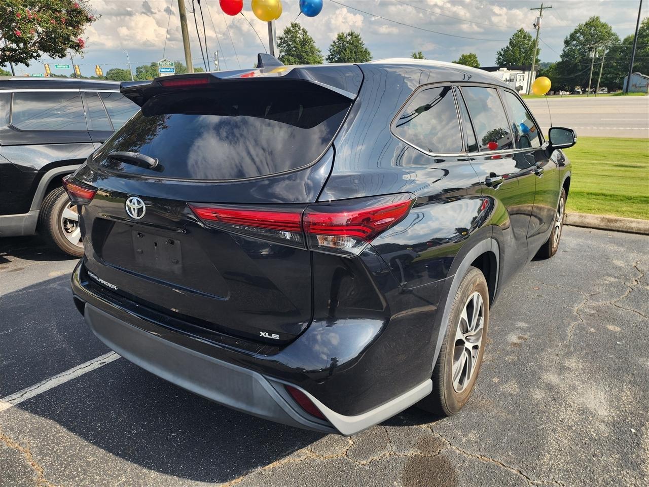 Toyota Highlander XLE FWD V6 2022