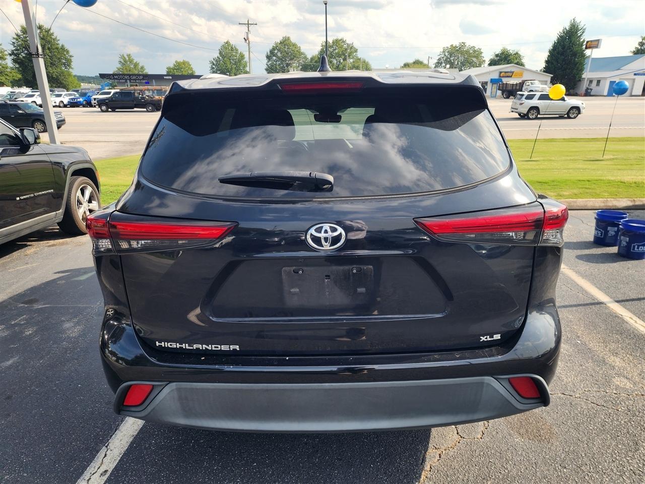 Toyota Highlander XLE FWD V6 2022