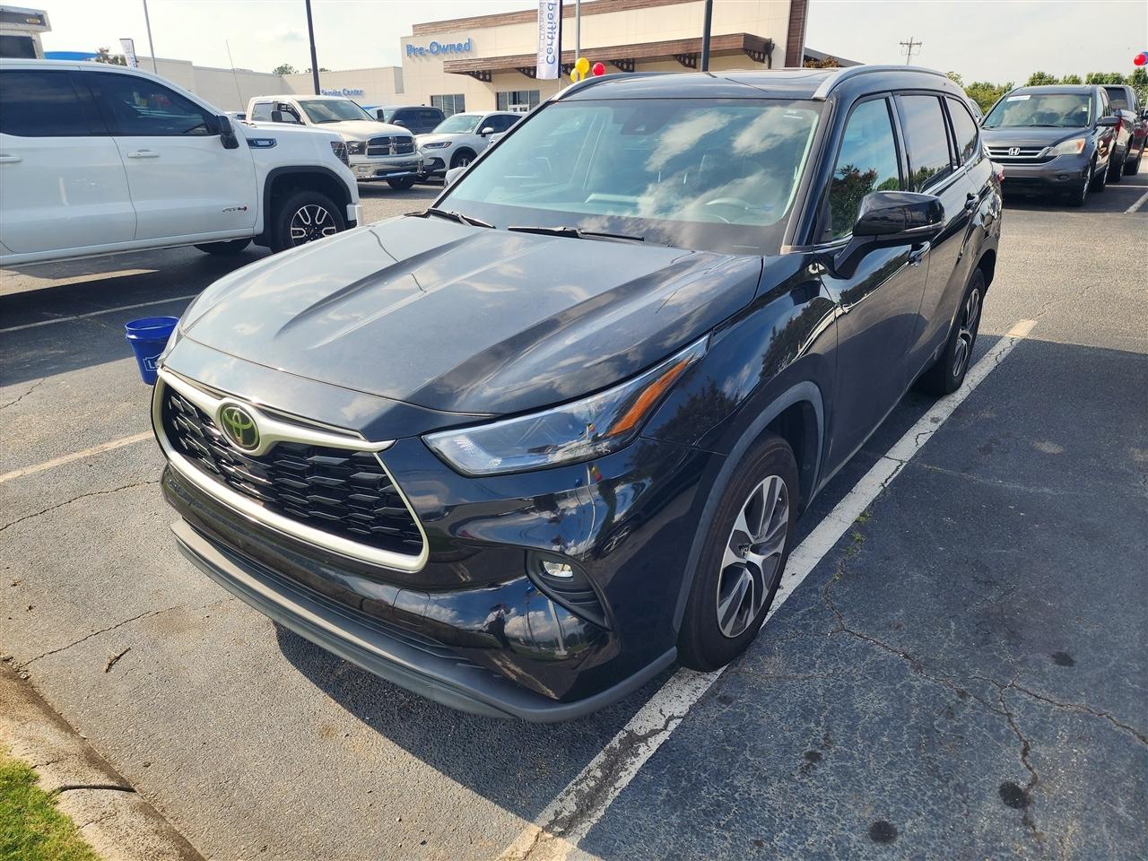 Toyota Highlander XLE FWD V6 2022