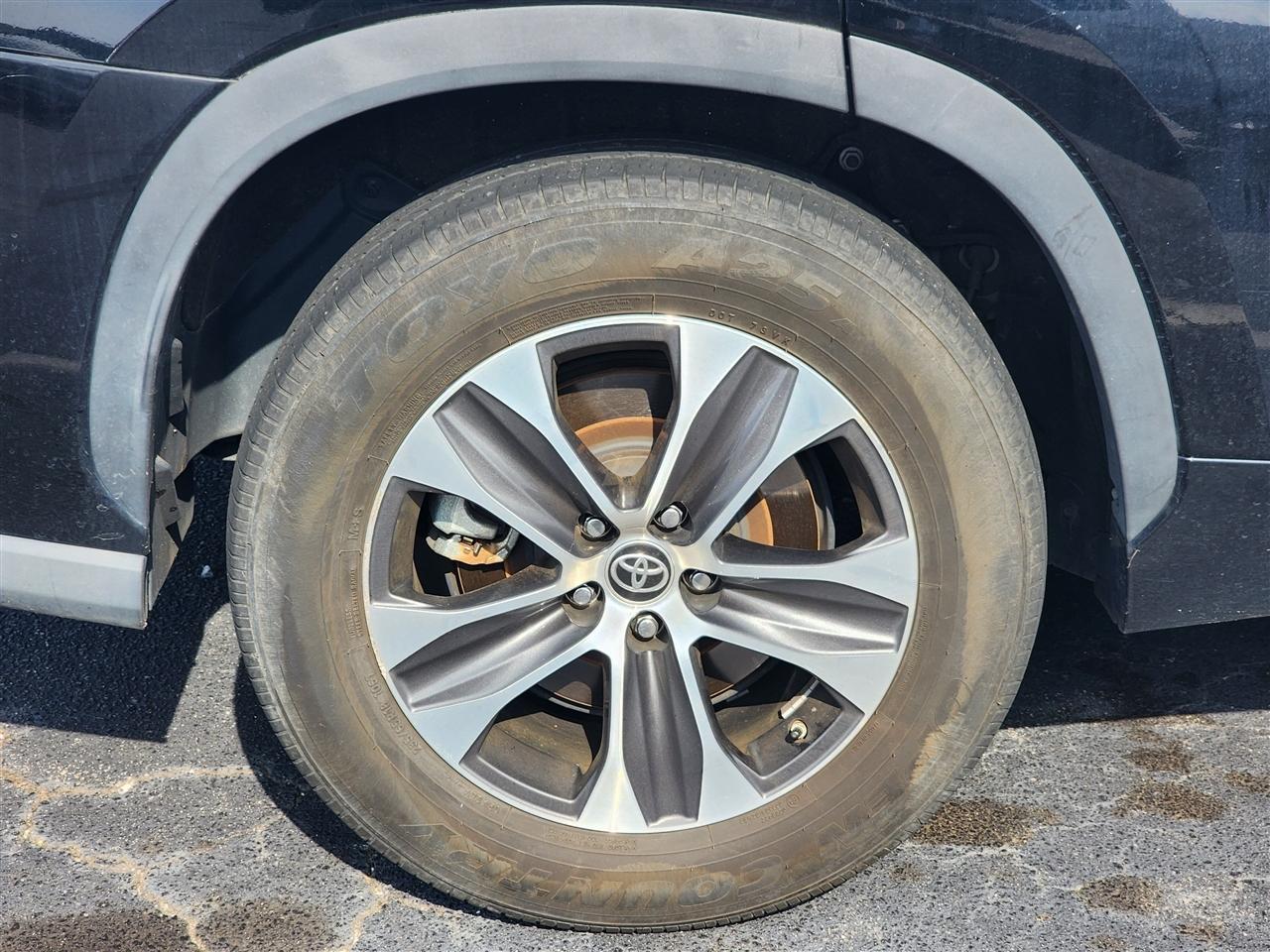Toyota Highlander XLE FWD V6 2022