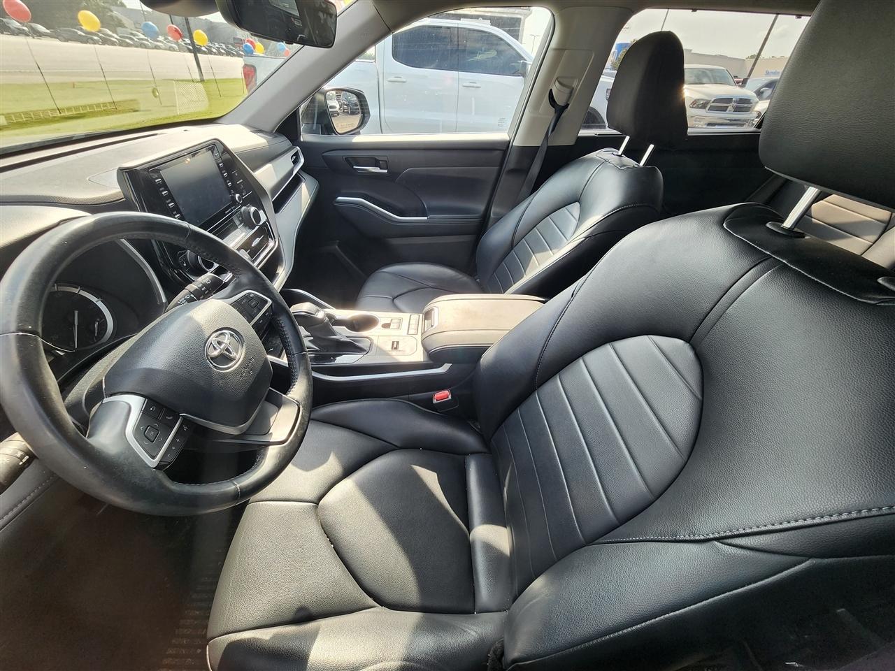 Toyota Highlander XLE FWD V6 2022