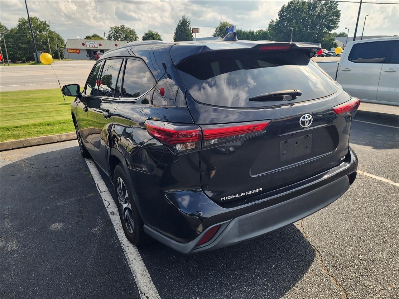 Toyota Highlander XLE FWD V6 2022
