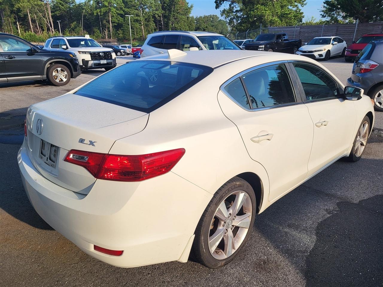 Acura ILX 5-Spd AT w/ Technology Package 2013
