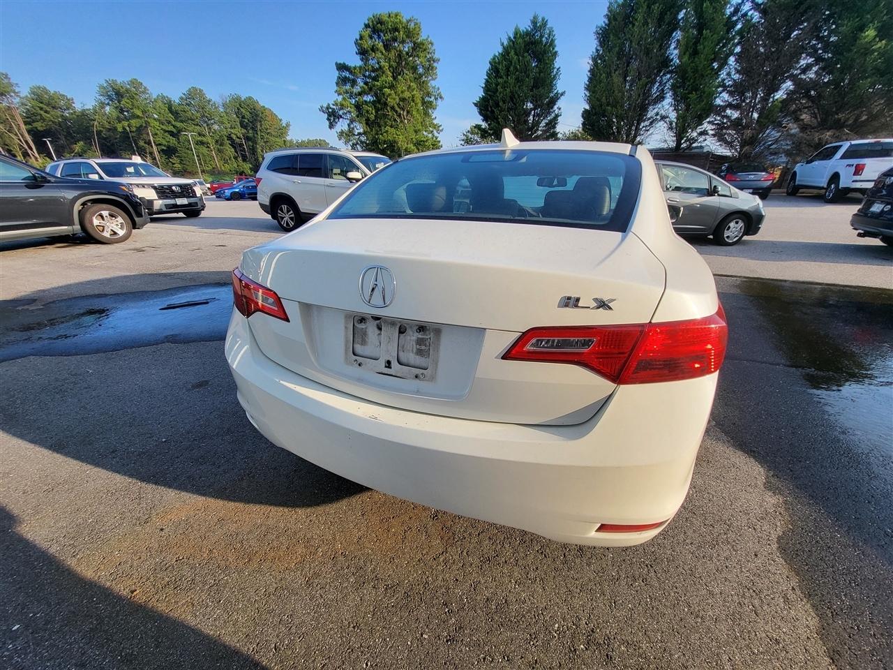 Acura ILX 5-Spd AT w/ Technology Package 2013