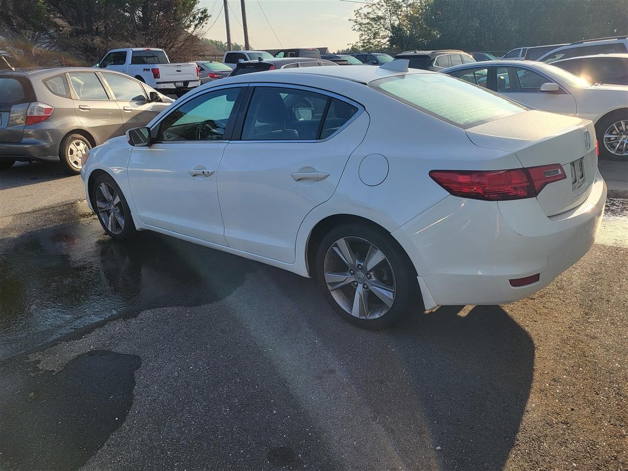 Acura ILX 5-Spd AT w/ Technology Package 2013