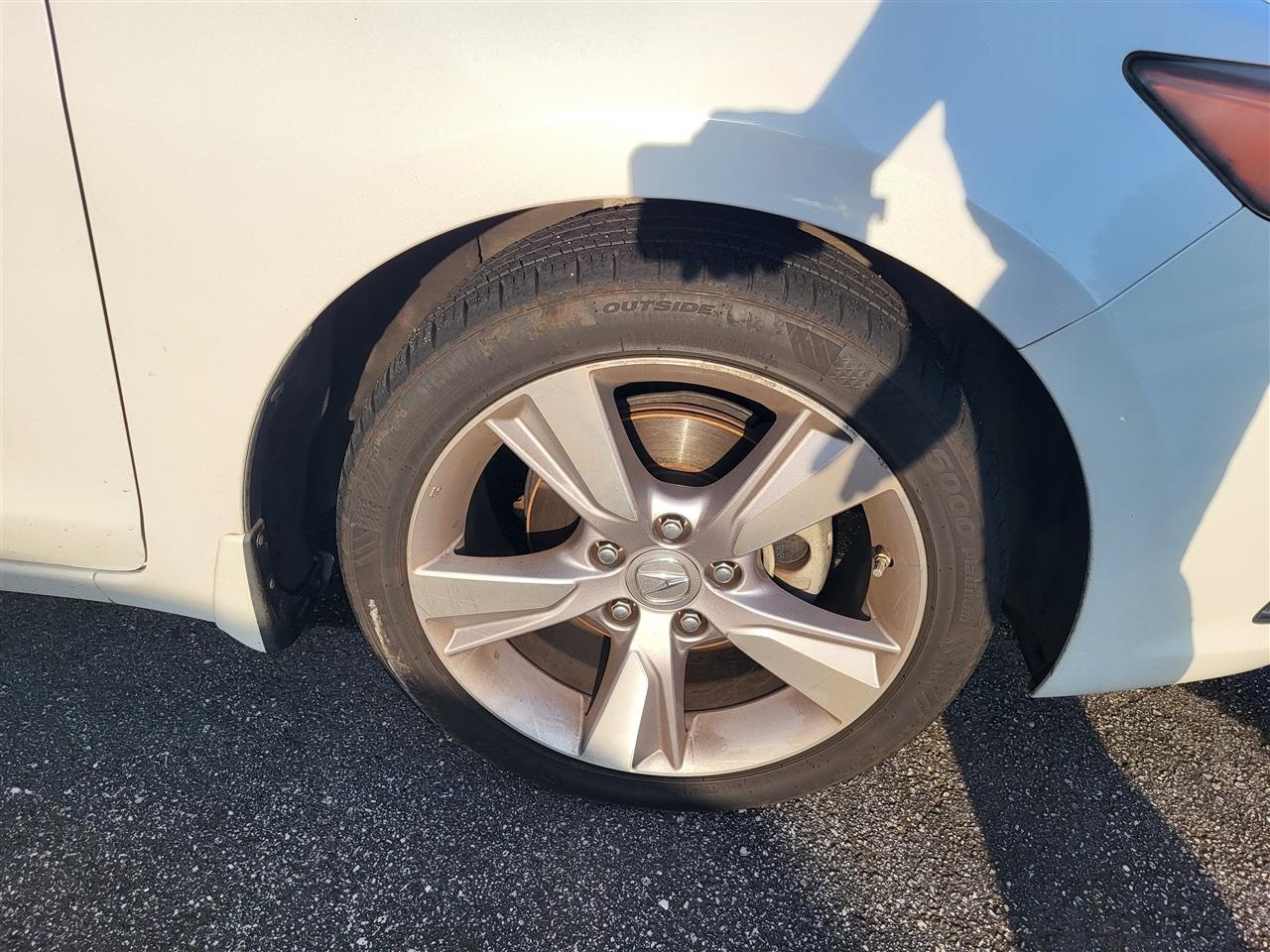 Acura ILX 5-Spd AT w/ Technology Package 2013