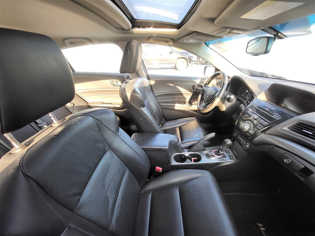 Acura ILX 5-Spd AT w/ Technology Package 2013