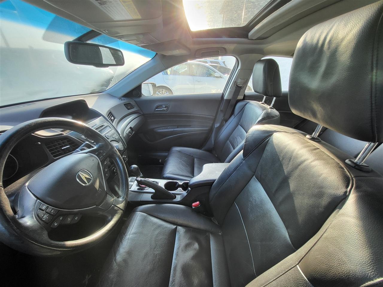 Acura ILX 5-Spd AT w/ Technology Package 2013