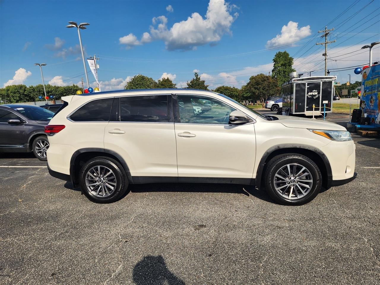 Toyota Highlander XLE AWD V6 2019