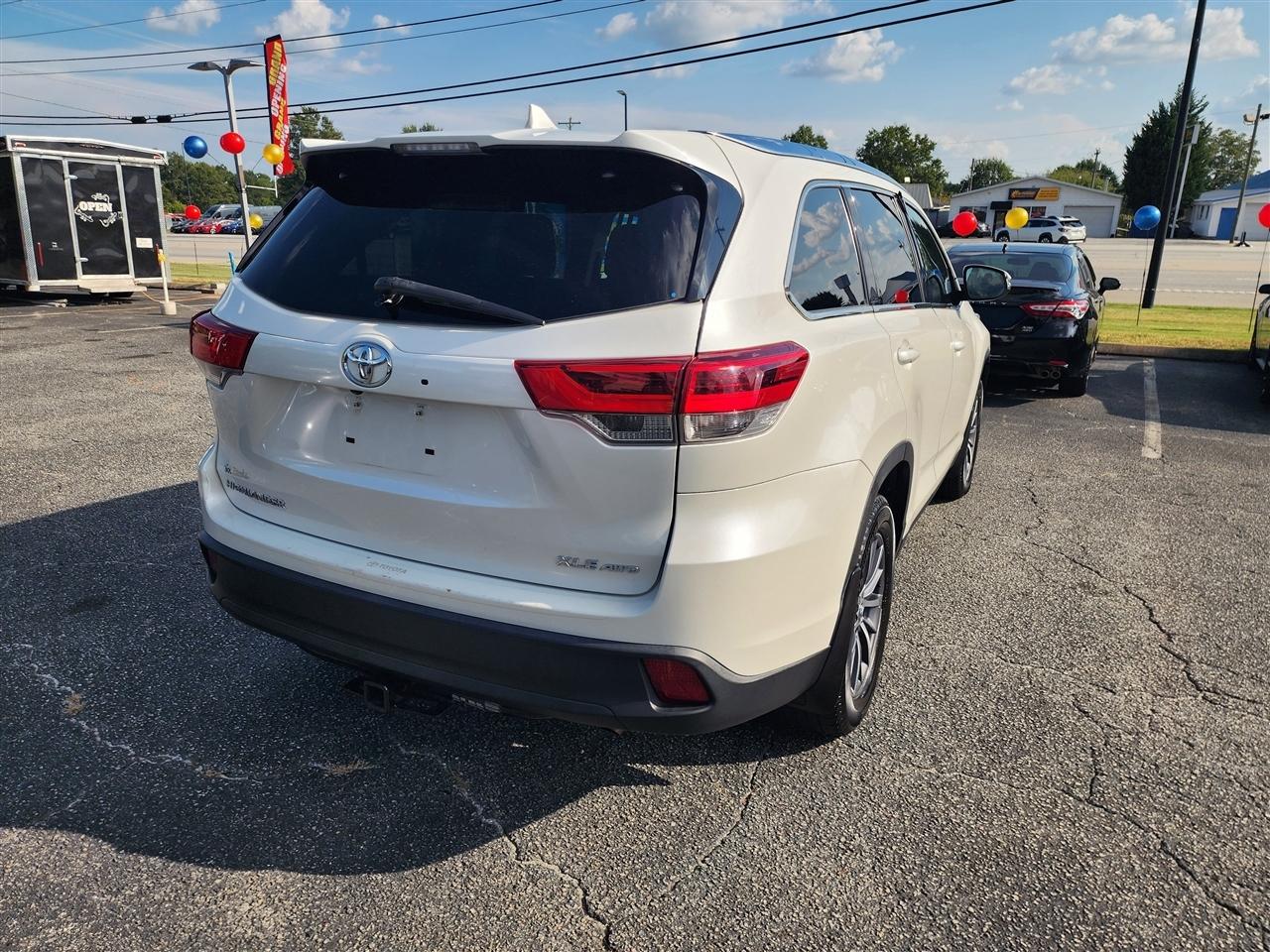 Toyota Highlander XLE AWD V6 2019