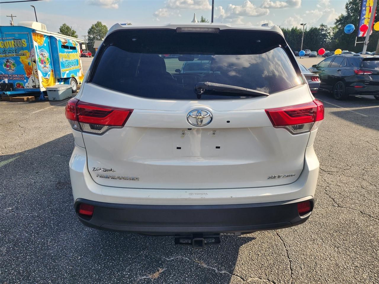 Toyota Highlander XLE AWD V6 2019