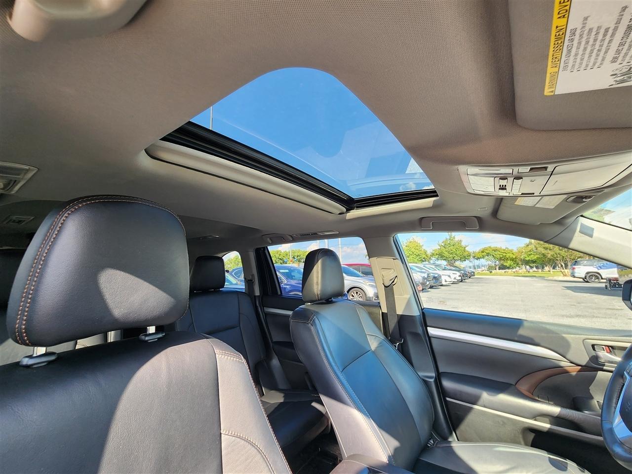 Toyota Highlander XLE AWD V6 2019