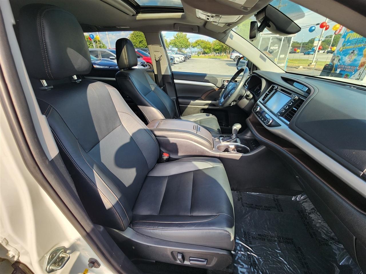 Toyota Highlander XLE AWD V6 2019