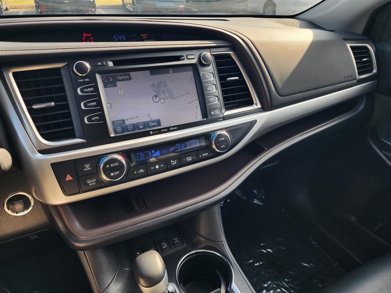Toyota Highlander XLE AWD V6 2019