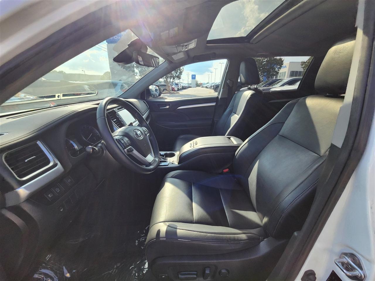 Toyota Highlander XLE AWD V6 2019