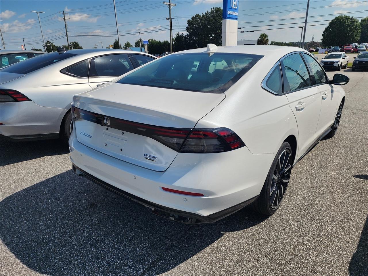 Honda Accord Touring Hybrid 2026