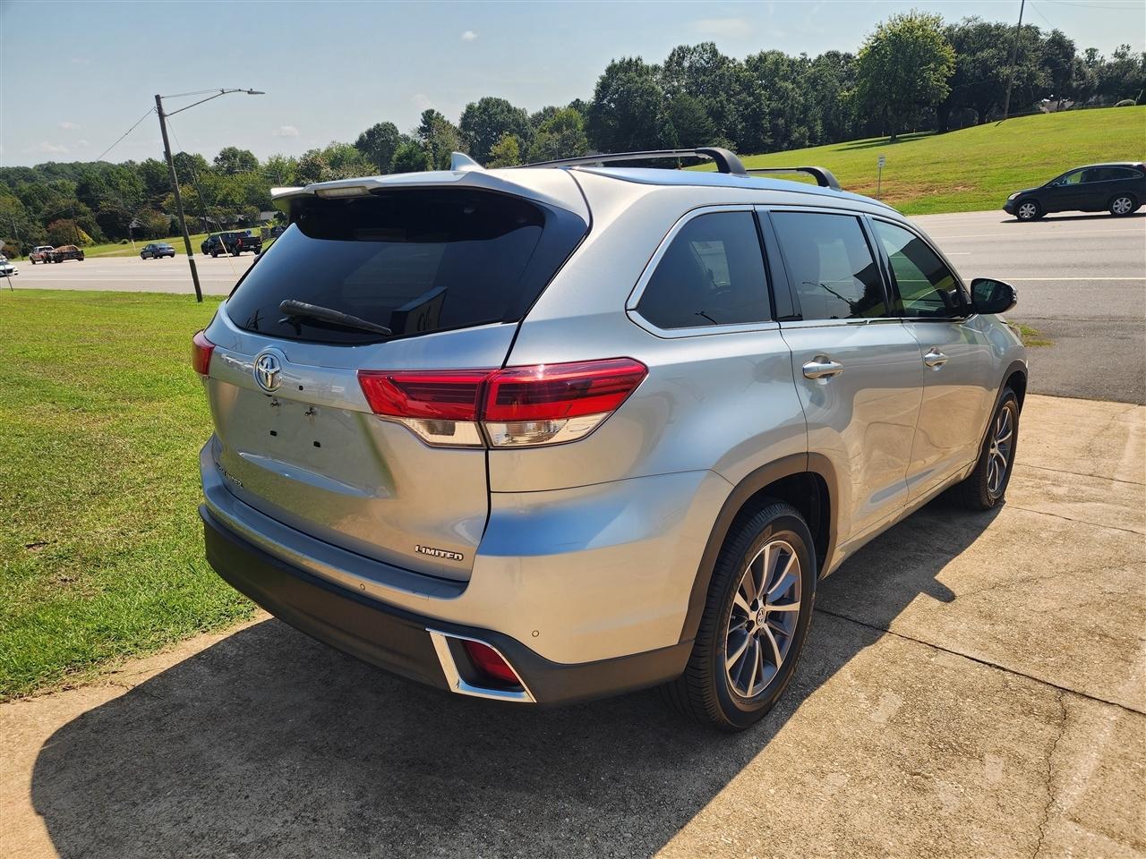 Toyota Highlander Limited FWD V6 2019
