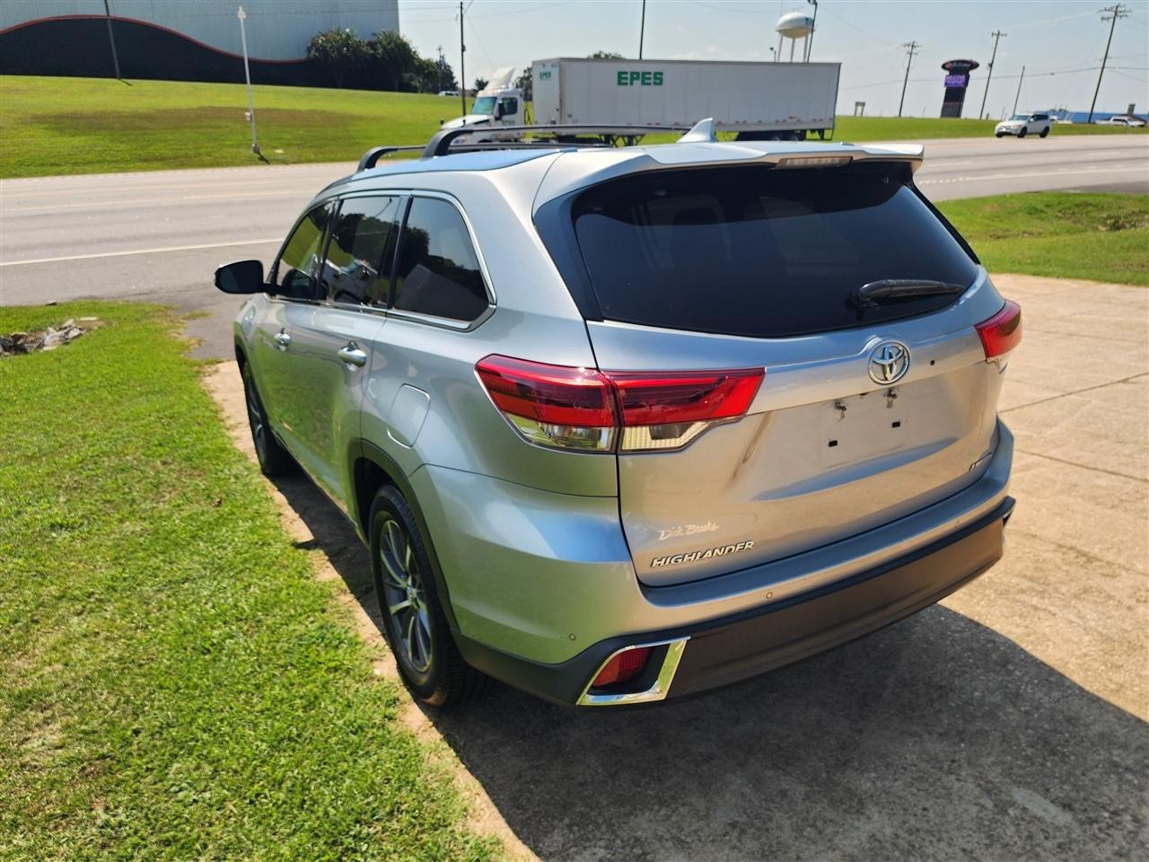 Toyota Highlander Limited FWD V6 2019