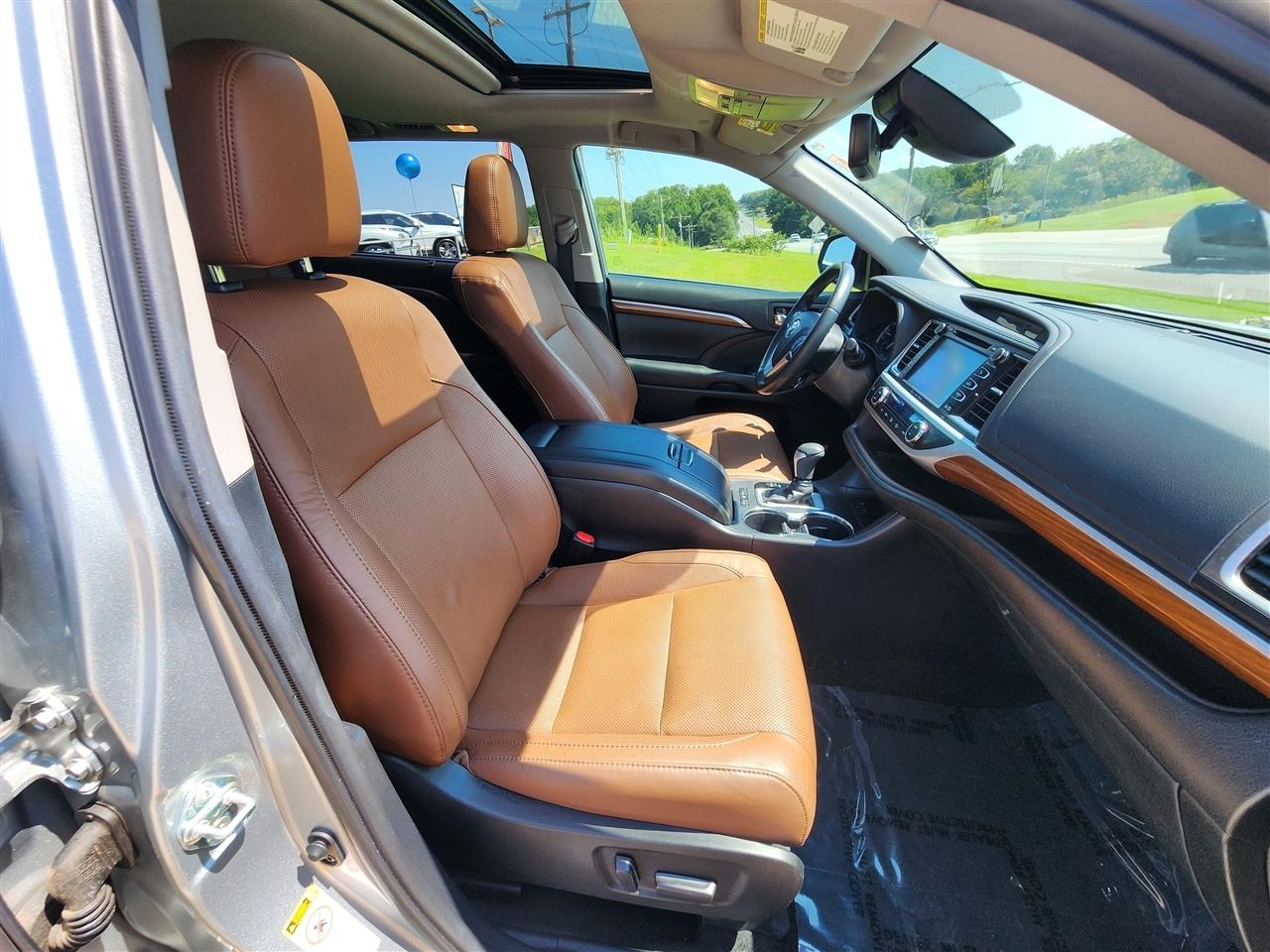 Toyota Highlander Limited FWD V6 2019