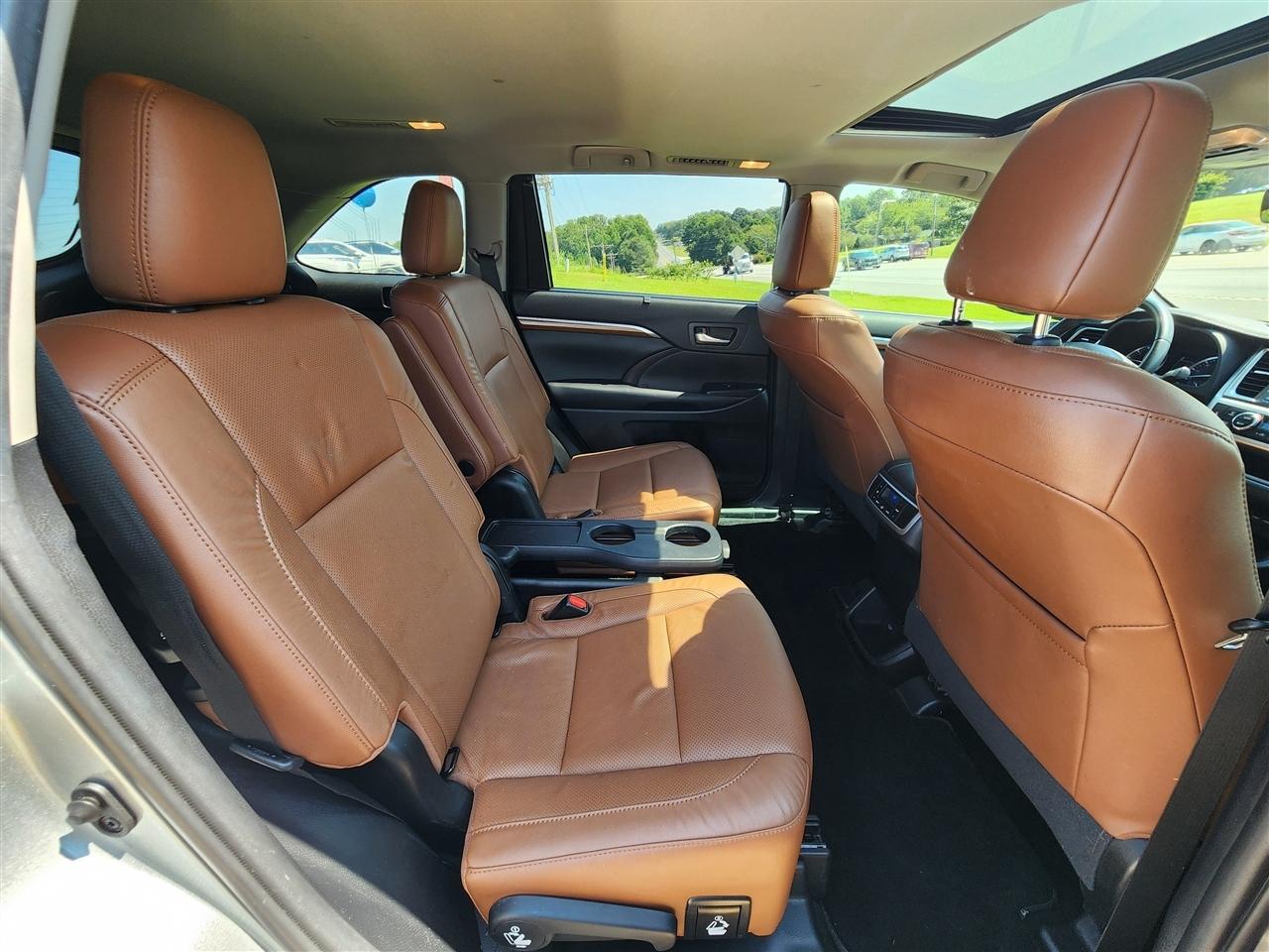 Toyota Highlander Limited FWD V6 2019