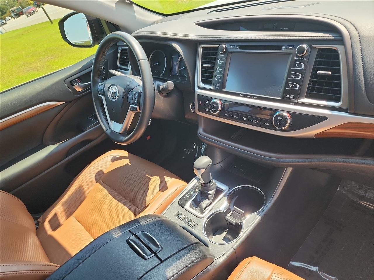 Toyota Highlander Limited FWD V6 2019