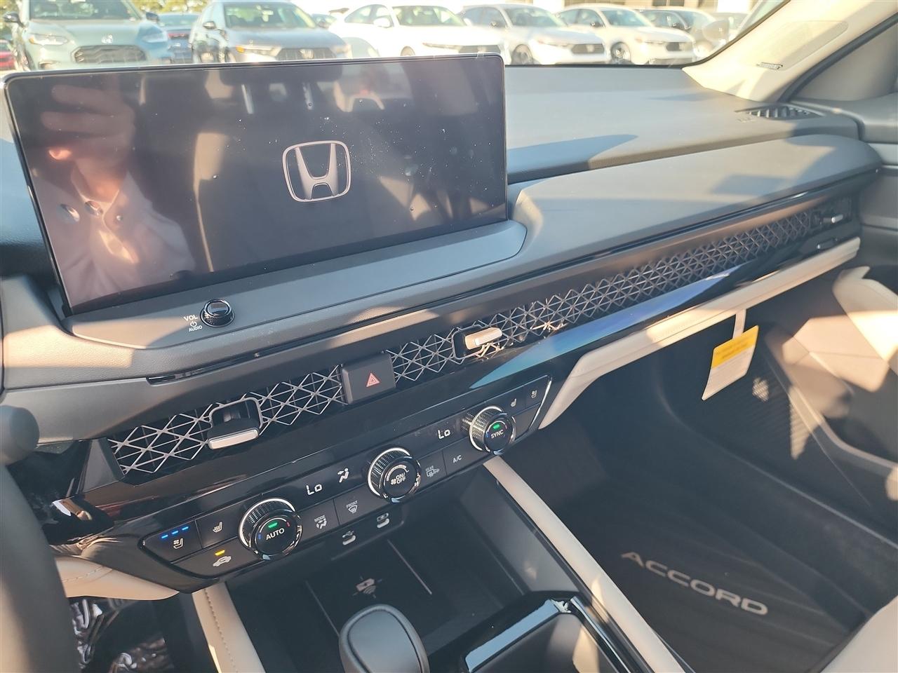 Honda Accord Touring Hybrid 2026